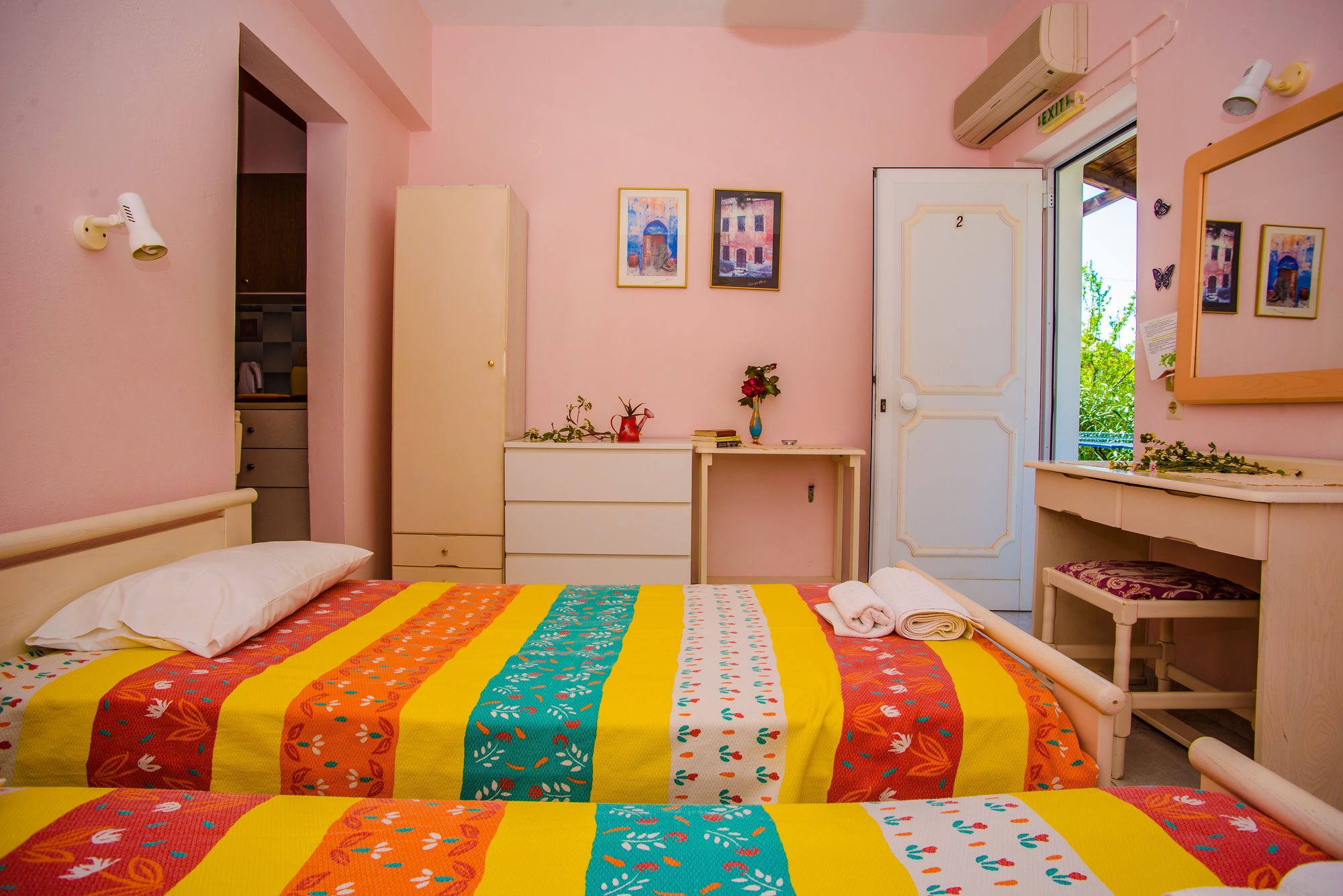 Aloni Studios And Apartments Ласі Екстер'єр фото