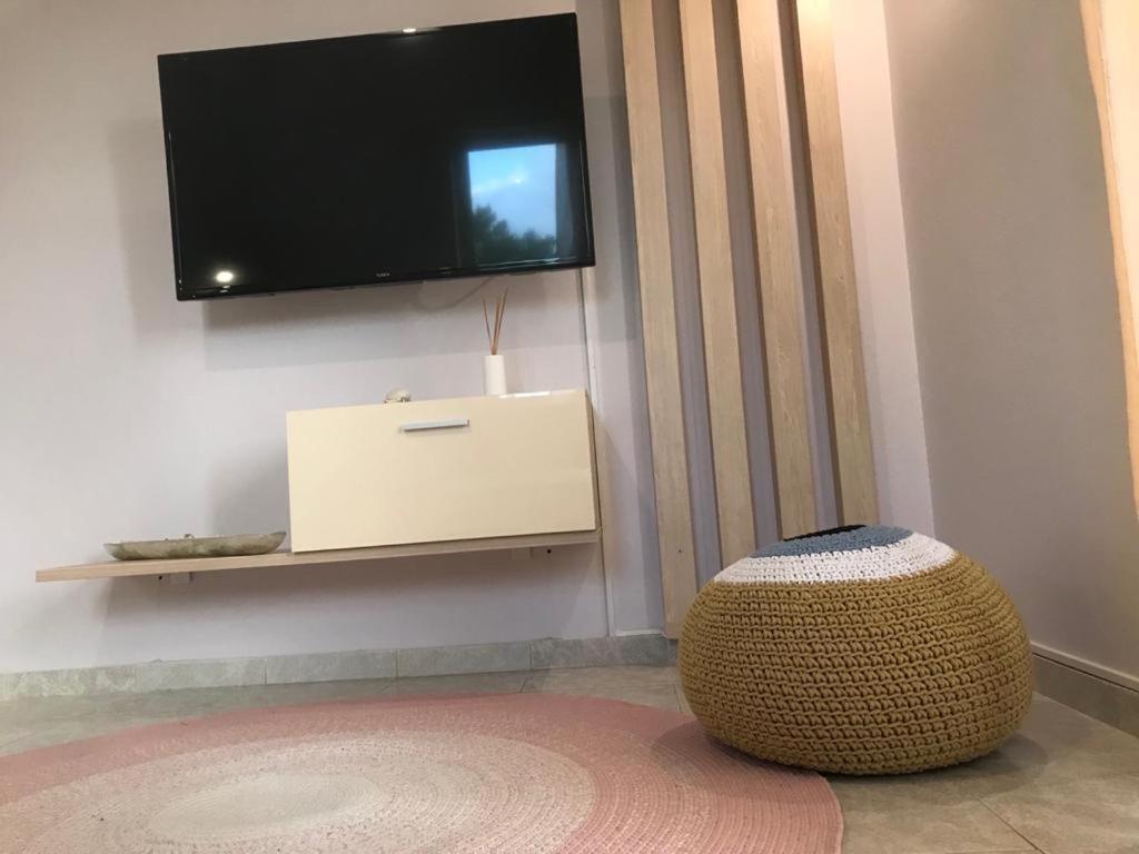 Aloni Studios And Apartments Ласі Екстер'єр фото